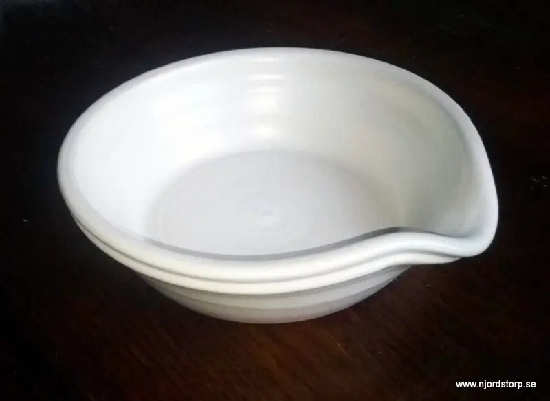 skål vit modell hällpip stor.webp